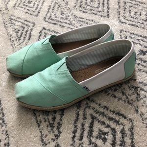 Mint and Cream Toms, size 7